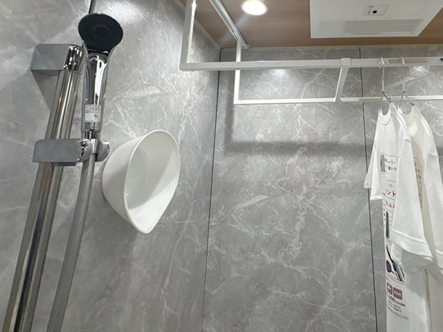 壁につく洗面器